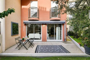 beau duplex , climatisé à la corniche bord de mer